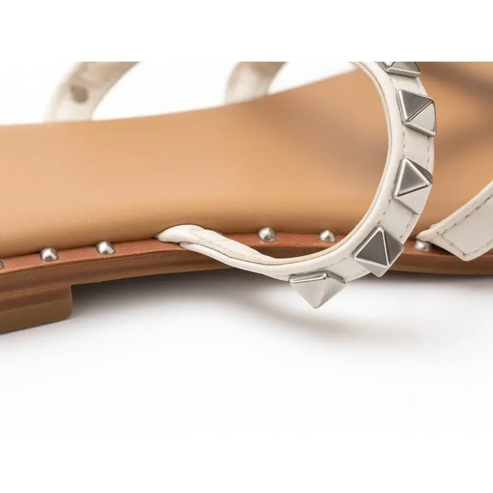 Steve Madden Travel Sz 9 White Silver Pyramid Stud Slide Sandals